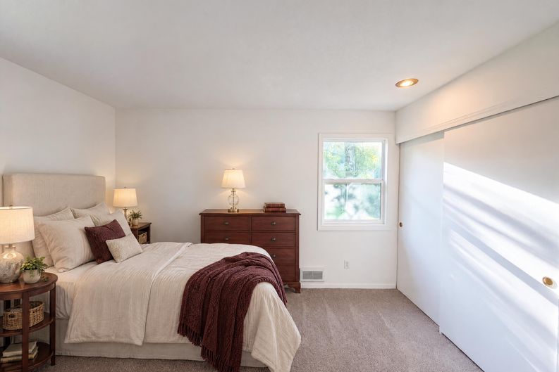 Photo 11 of 19 of 5243 N Lydia Ave, Kansas City, MO