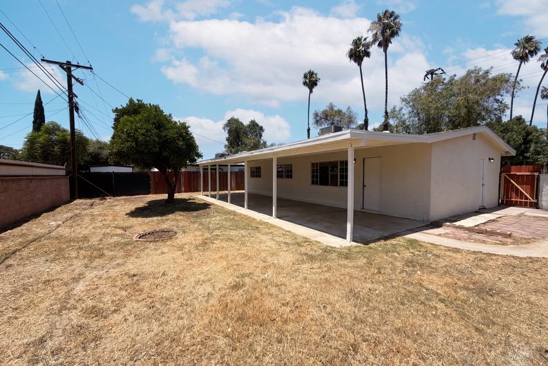 Photo 5 of 23 of 5630 Dewey Ave, Riverside, CA