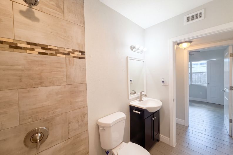 Photo 18 of 21 of 1610 Stevensons Dr, Clearwater, FL