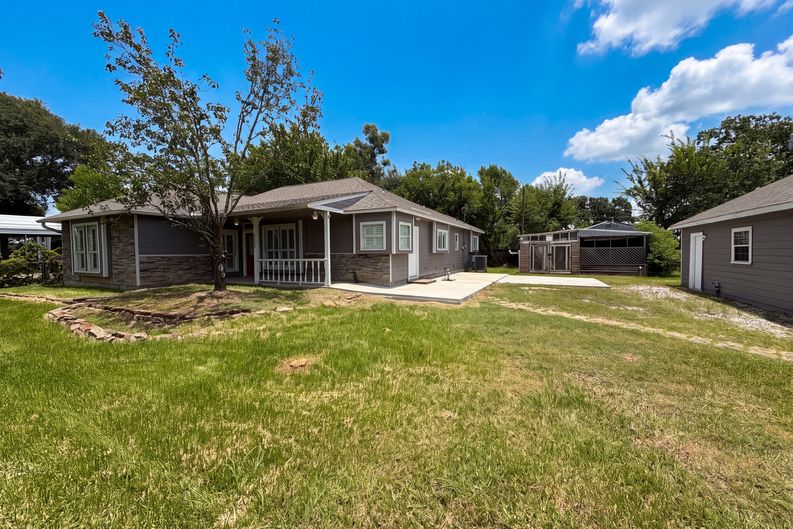Photo 18 of 19 of 7934 Round Rock Dr, Houston, TX