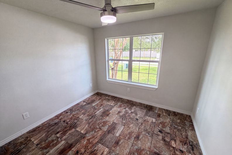 Photo 10 of 21 of 9002 Barracuda Dr, Texas City, TX