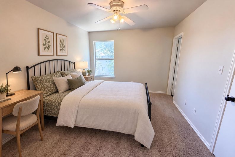 Photo 7 of 17 of 1555 Parkfield Cir, Round Rock, TX