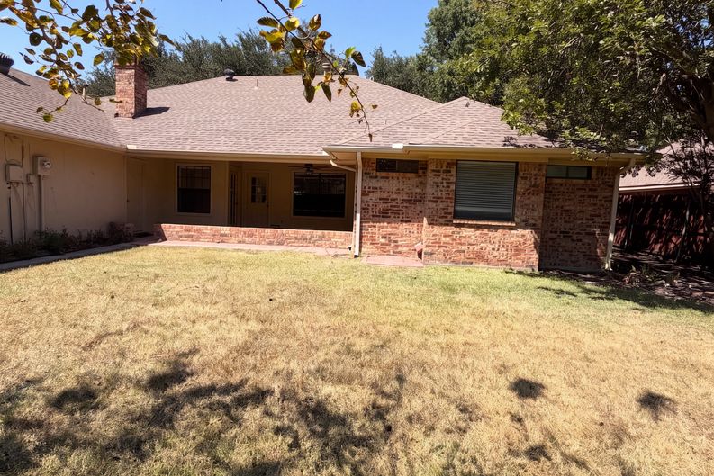 Photo 5 of 23 of 3924 Mesa Dr, Plano, TX