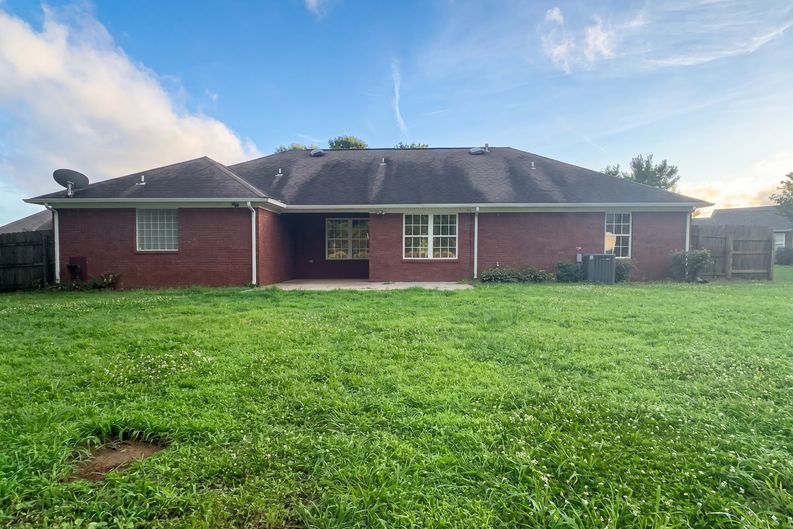 Photo 5 of 19 of 223 Williston Dr, Huntsville, AL