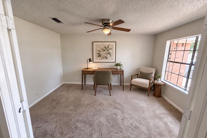 Photo 4 of 21 of 912 S 23rd St, Nederland, TX