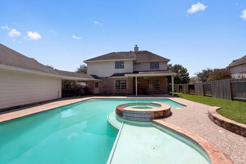 Photo 5 of 30 of 2854 Everett Dr, Friendswood, TX