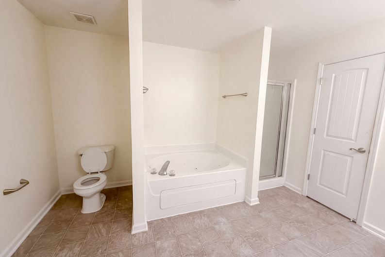 Photo 12 of 21 of 2516 Boxford Ln, Cordova, TN