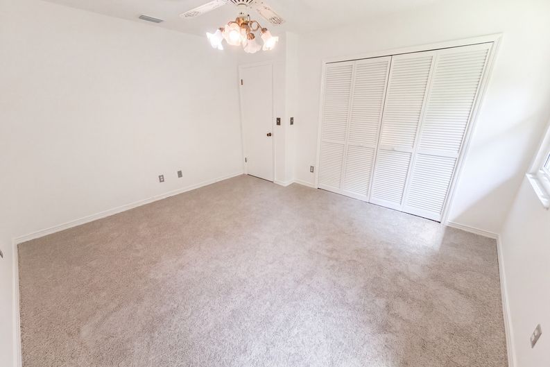 Photo 18 of 30 of 3123 SE Quanset Cir, Stuart, FL