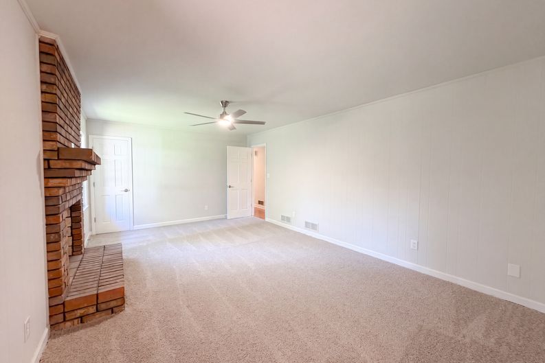 Photo 6 of 34 of 3091 Beechwood Dr, Lithia Springs, GA