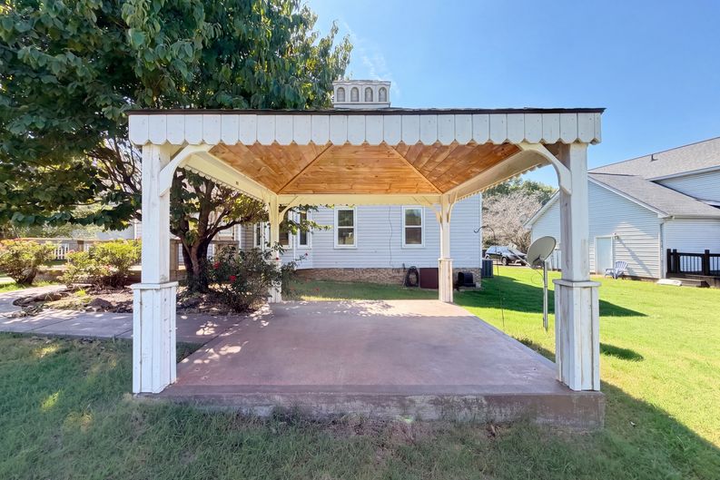 Photo 19 of 23 of 1819 Bourne Cir, Clarksville, TN