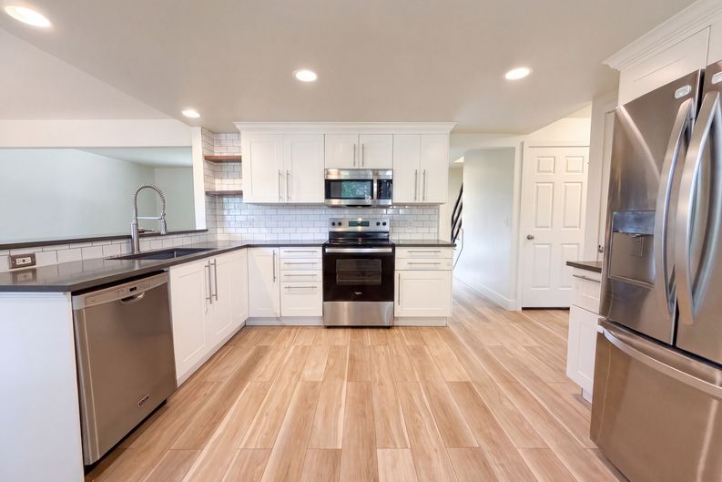 Photo 9 of 43 of 7447 S Ames Ct, Littleton, CO