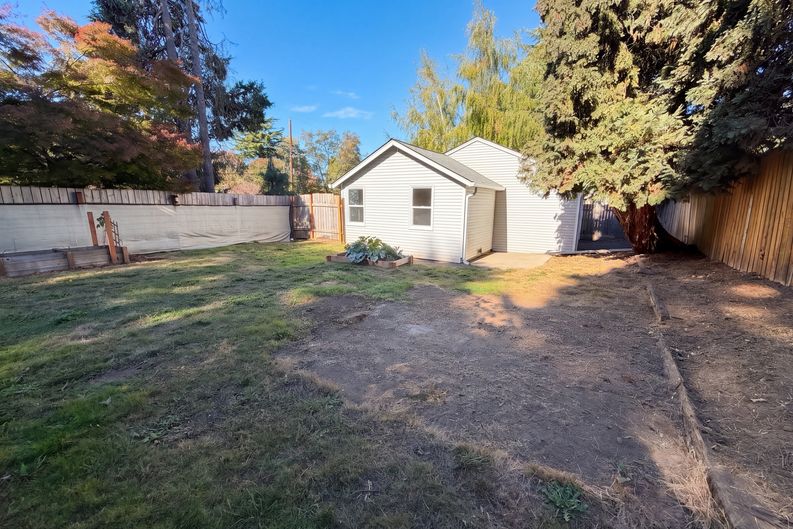 Photo 18 of 20 of 9886 SE 38th Ave, Portland, OR