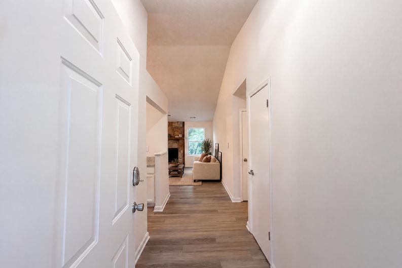 Photo 6 of 22 of 5857 Mistyview Dr, Rex, GA