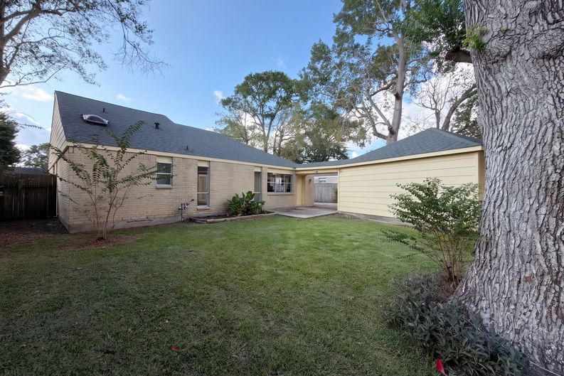 Photo 15 of 17 of 15803 Dunmoor Dr, Houston, TX