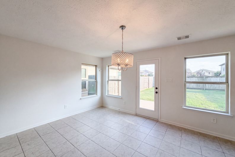 Photo 6 of 18 of 15835 Copper Oak Ln, Houston, TX
