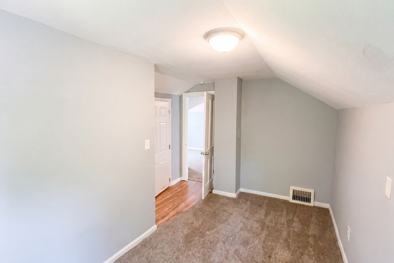 Photo 17 of 32 of 608 Howland Ave, Toledo, OH