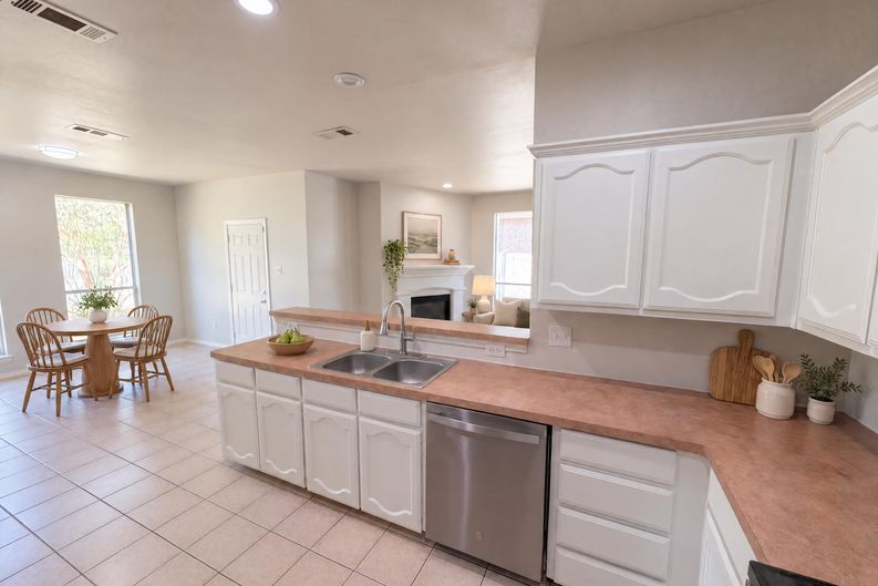 Photo 6 of 20 of 2617 Silver Hill Dr, Fort Worth, TX
