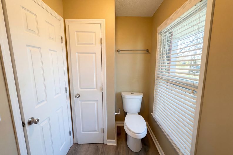 Photo 13 of 23 of 1157 Woodbridge Dr, Clarksville, TN