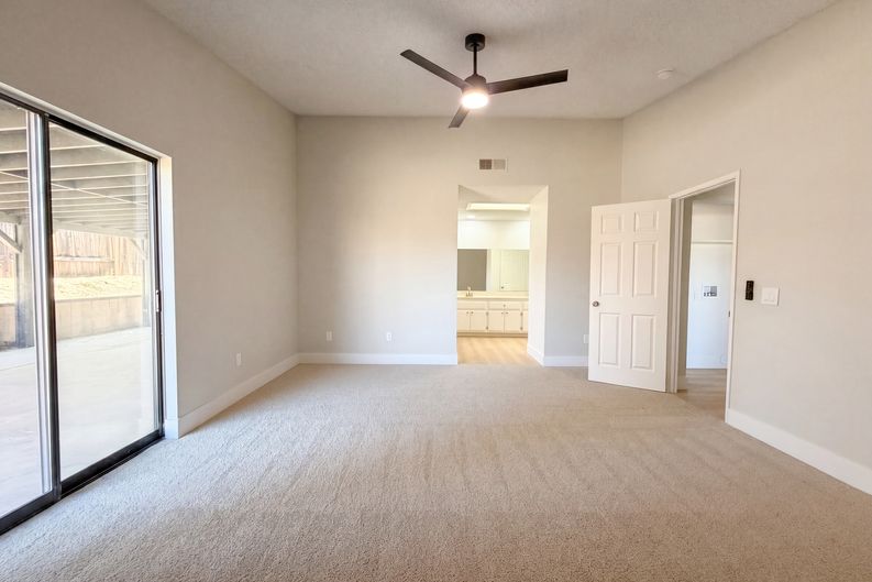 Photo 4 of 25 of 42355 Willeta Ave, Lancaster, CA