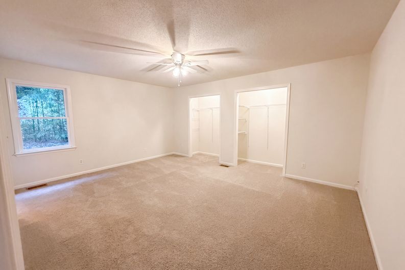 Photo 13 of 27 of 4043 Windward Dr, Tega Cay, SC