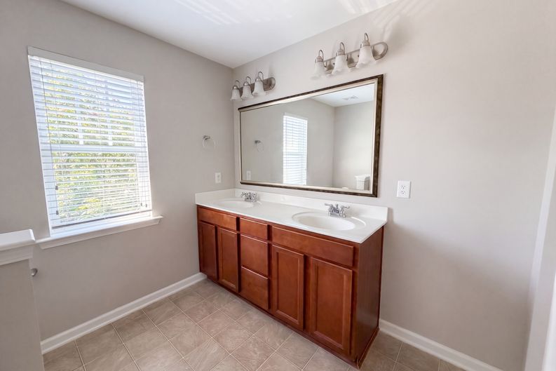 Photo 13 of 24 of 815 Parnell Ct, Columbia, SC