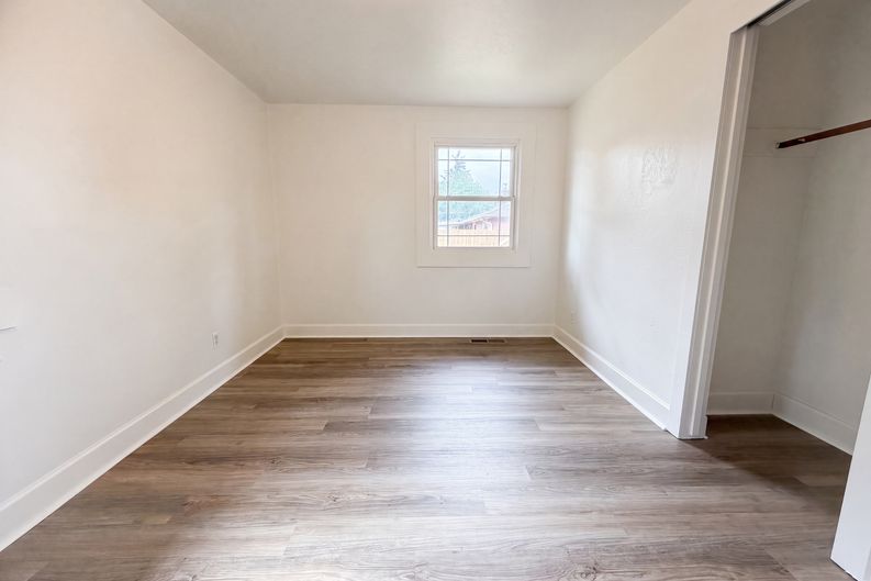 Photo 4 of 16 of 11650 NE Glisan St, Portland, OR