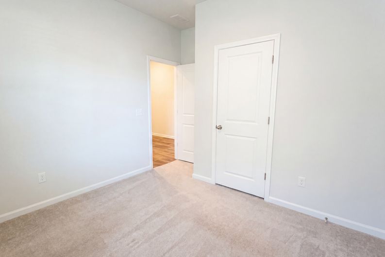 Photo 4 of 19 of 616 Fisher Ln, Summerville, SC
