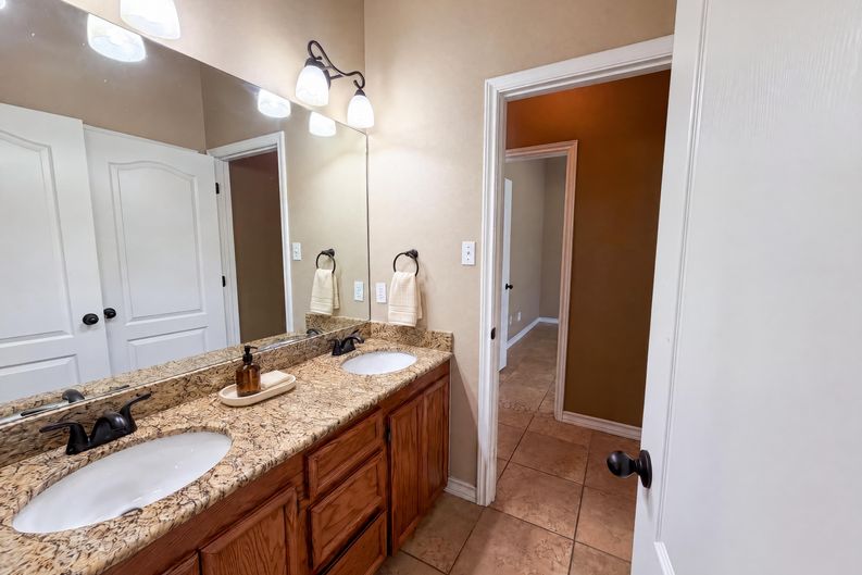 Photo 6 of 18 of 6906 King George Pl, Corpus Christi, TX