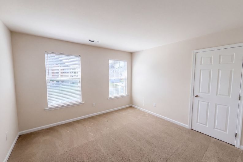 Photo 13 of 27 of 13306 Castlewellan Dr, Chester, VA