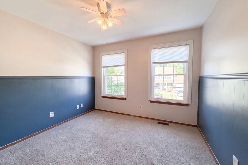 Photo 13 of 30 of 923 Keeneland Rd, Florissant, MO