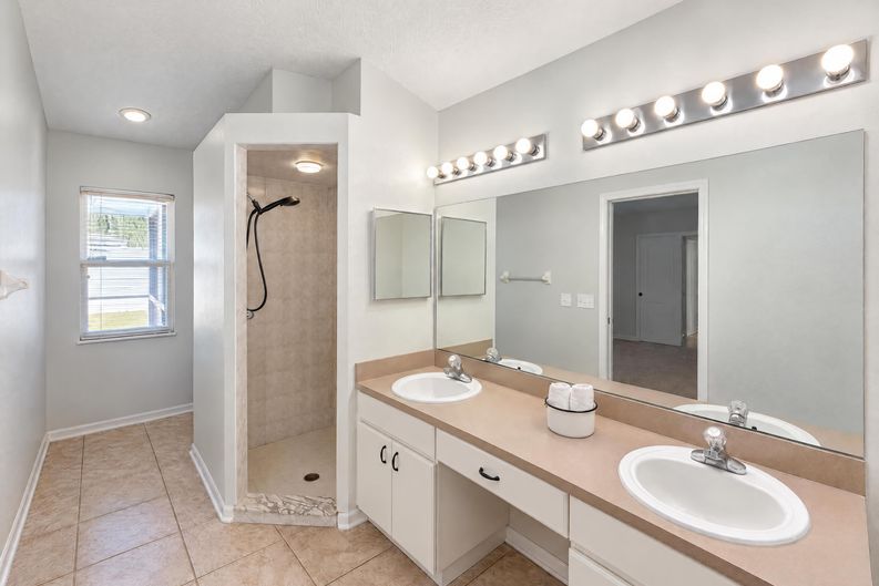 Photo 12 of 21 of 22827 Richardson Ln, Land O Lakes, FL