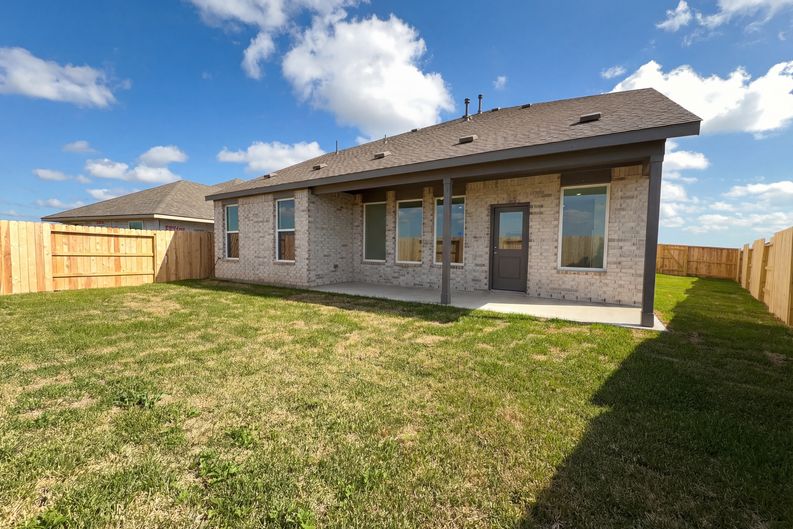 Photo 5 of 25 of 2047 Emerald Lake Trl, Dayton, TX