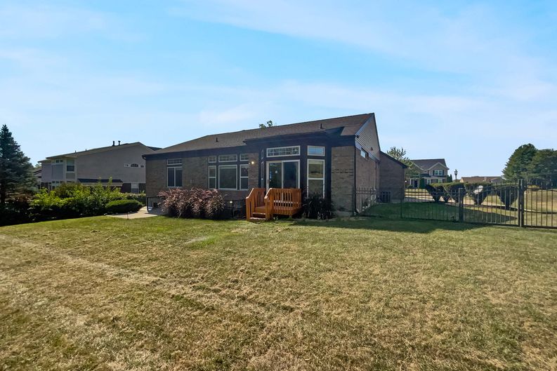 Photo 10 of 32 of 5326 Elmwood Ln, Middletown, OH