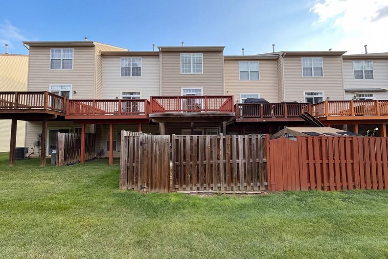 Photo 22 of 25 of 15613 John Diskin Cir, Woodbridge, VA