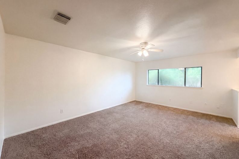 Photo 12 of 19 of 3714 Saint William Ln, Houston, TX