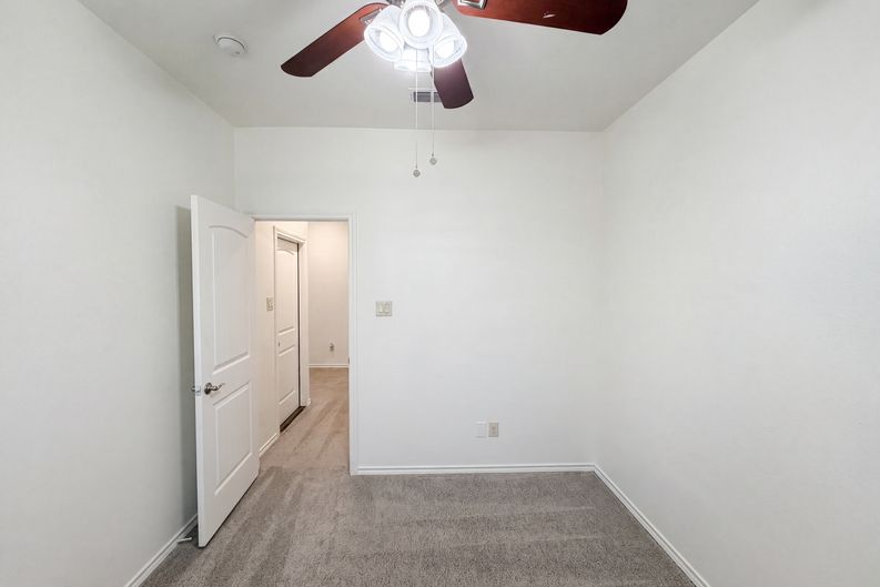 Photo 17 of 20 of 1108 Edgewater Dr, Azle, TX