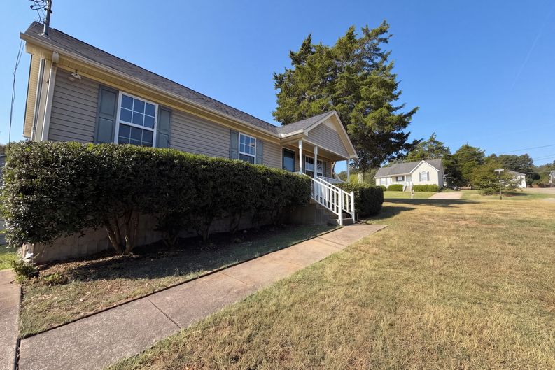Photo 15 of 16 of 1303 St Hubbins Dr, La Vergne, TN