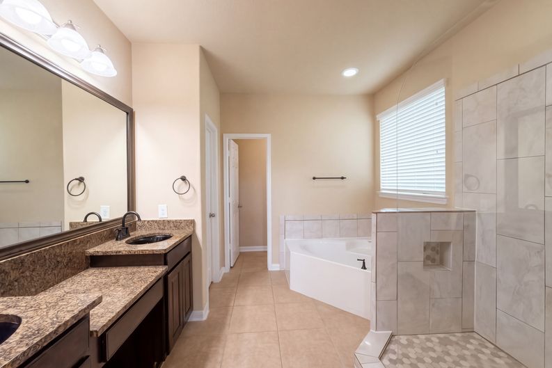 Photo 10 of 40 of 9003 Newcroft Ct, Tomball, TX