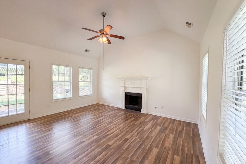 Photo 3 of 22 of 3912 McGuire Way NW, Kennesaw, GA