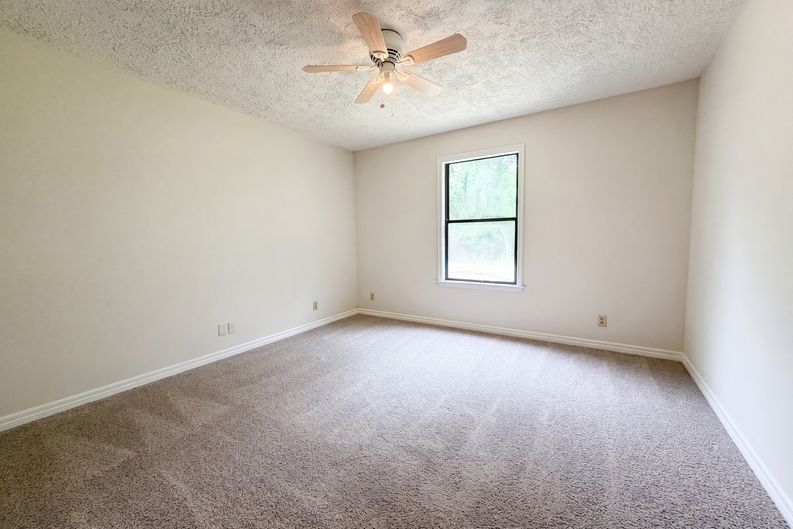 Photo 10 of 23 of 7737 Pepper Cir E, Jacksonville, FL