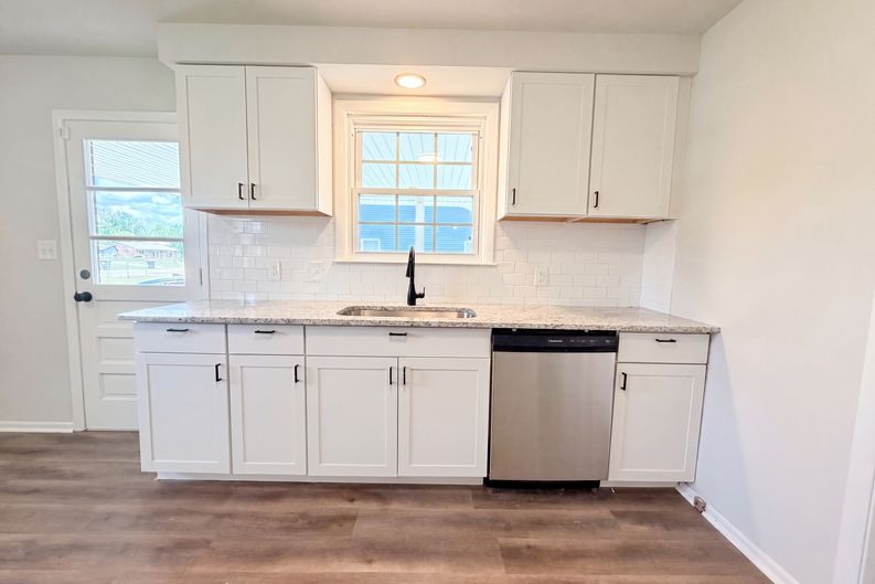 Photo 6 of 17 of 112 Norris Dr, Clarksville, TN
