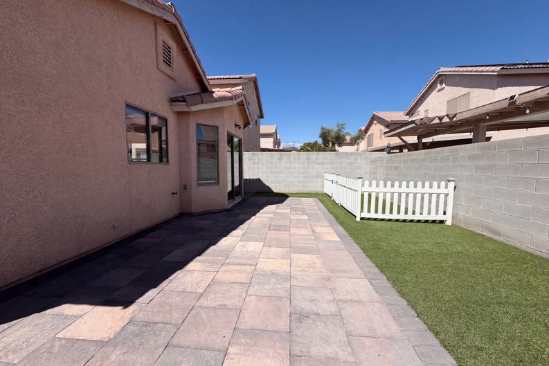 Photo 16 of 17 of 4818 Lone Grove Dr, Las Vegas, NV