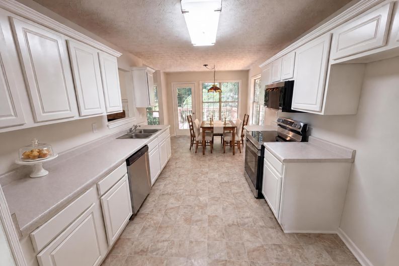 Photo 16 of 56 of 7830 Mosswood Ln, Gainesville, GA