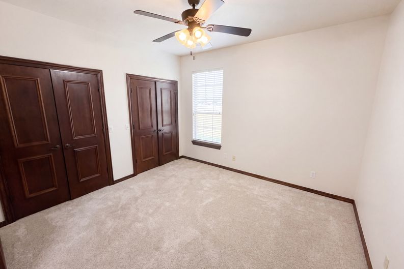 Photo 8 of 25 of 1017 W Camellia Way, Mustang, OK