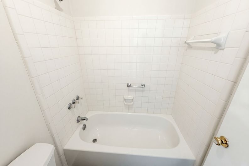 Photo 18 of 24 of 1013 Dunbar Dr, Atlanta, GA