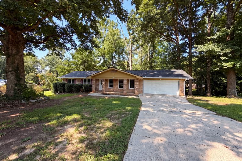 Photo 17 of 26 of 1653 E Kellogg Cir, Douglasville, GA