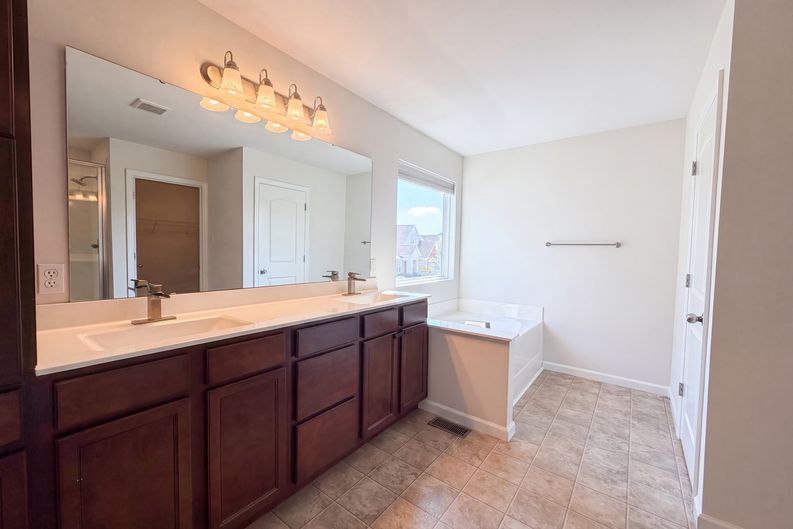 Photo 14 of 28 of 5945 Hawkins Ridge Ct, Saint Louis, MO