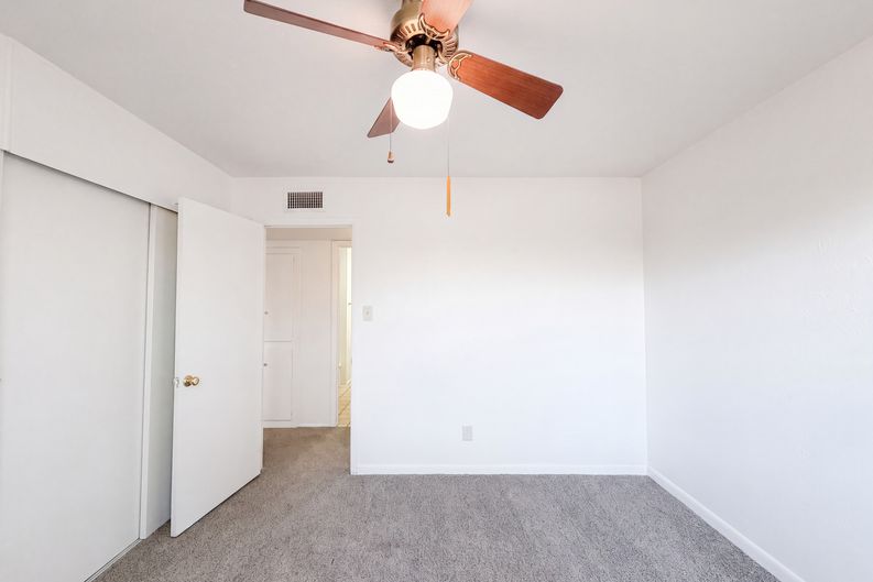 Photo 10 of 21 of 3115 N 53rd Dr, Phoenix, AZ