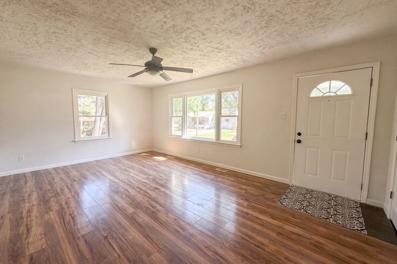 Photo 3 of 16 of 4659 Spring Glen Dr, House Springs, MO