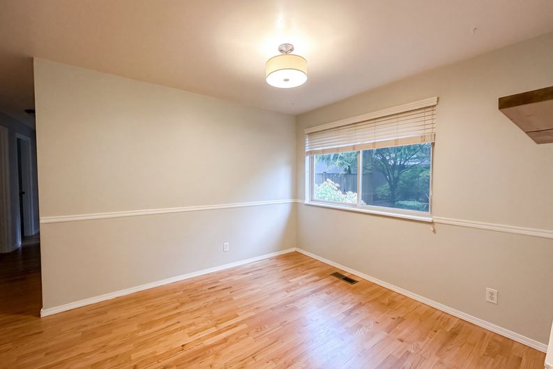 Photo 10 of 25 of 10401 NE 130th St, Kirkland, WA